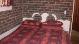 bedroom b 2.jpg